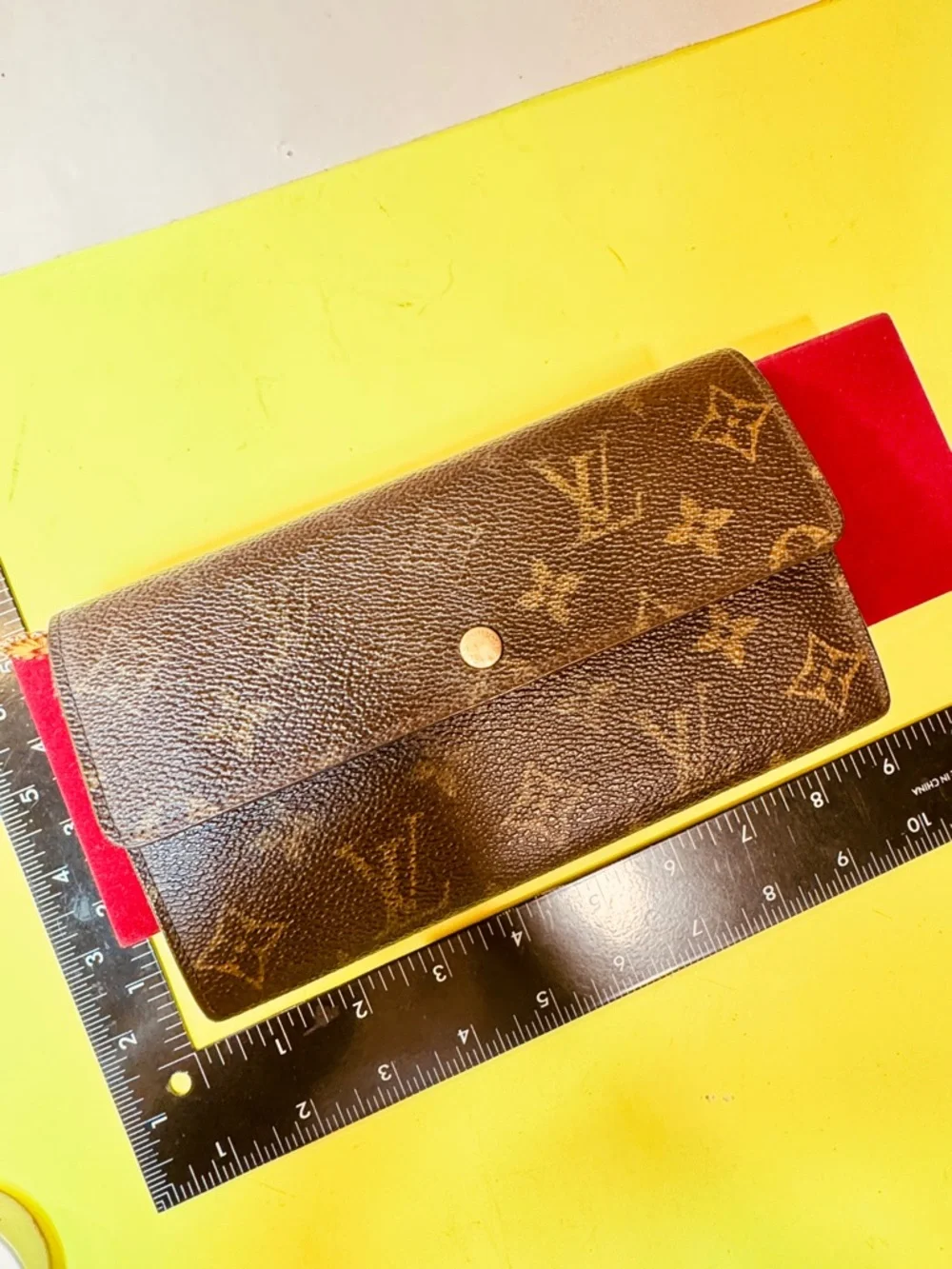 Louis Vuitton Monogram Sarah Long bifold Chain Wallet. - Picture 7 of 13